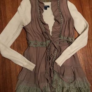 Beautifully detailed tie waist vest.